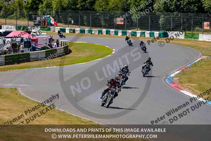 Vintage motorcycle club;eventdigitalimages;mallory park;mallory park trackday photographs;no limits trackdays;peter wileman photography;trackday digital images;trackday photos;vmcc festival 1000 bikes photographs